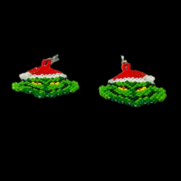 🎄Grinchy Glam: Handcrafted Beaded Christmas Earrings🎄 - Picture 3 of 7